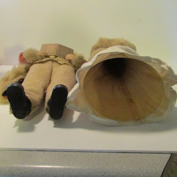 lot of 4 Christmas Caolers family dolls winter decor figures - Picture 8 of 14